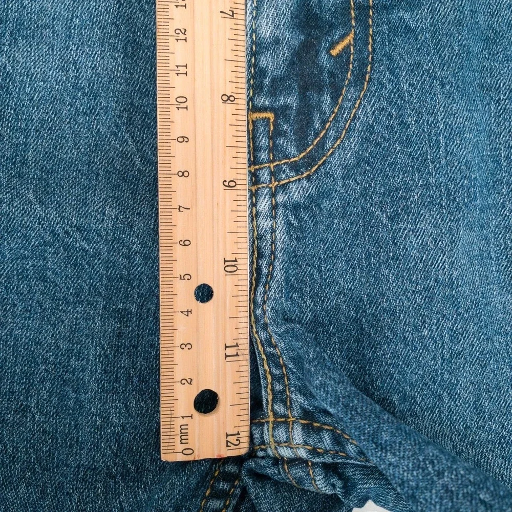 Levis out 10